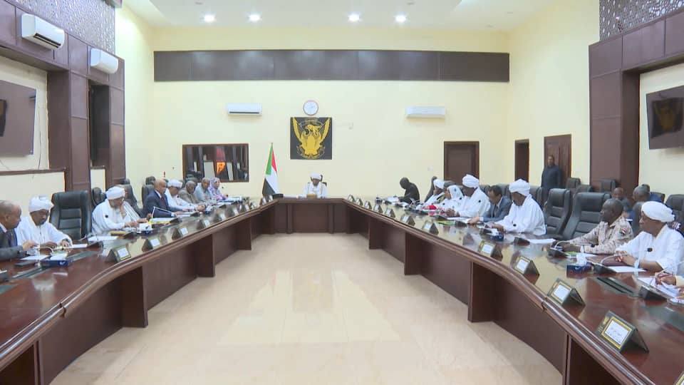 مجلس الوزراء يطمئن على موقف الكهرباء والوقود في البلاد