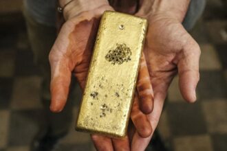 أزمة الذهب في الإمارات توقف التمويل عن الدعم السريع