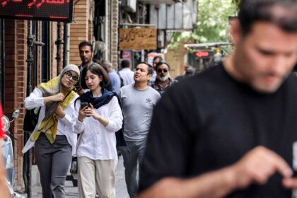 تقرير: قطع السلطات الإيرانية للإنترنت يعرض المدنيين للخطر