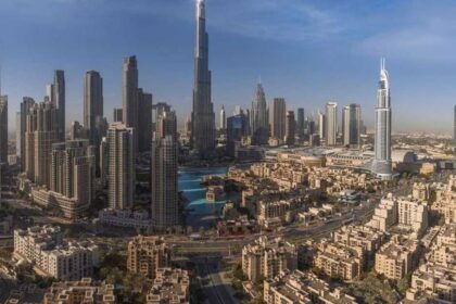 دبي.. إصابتان من جراء سقوط شظايا مسيّرات على ساحتي منزلين