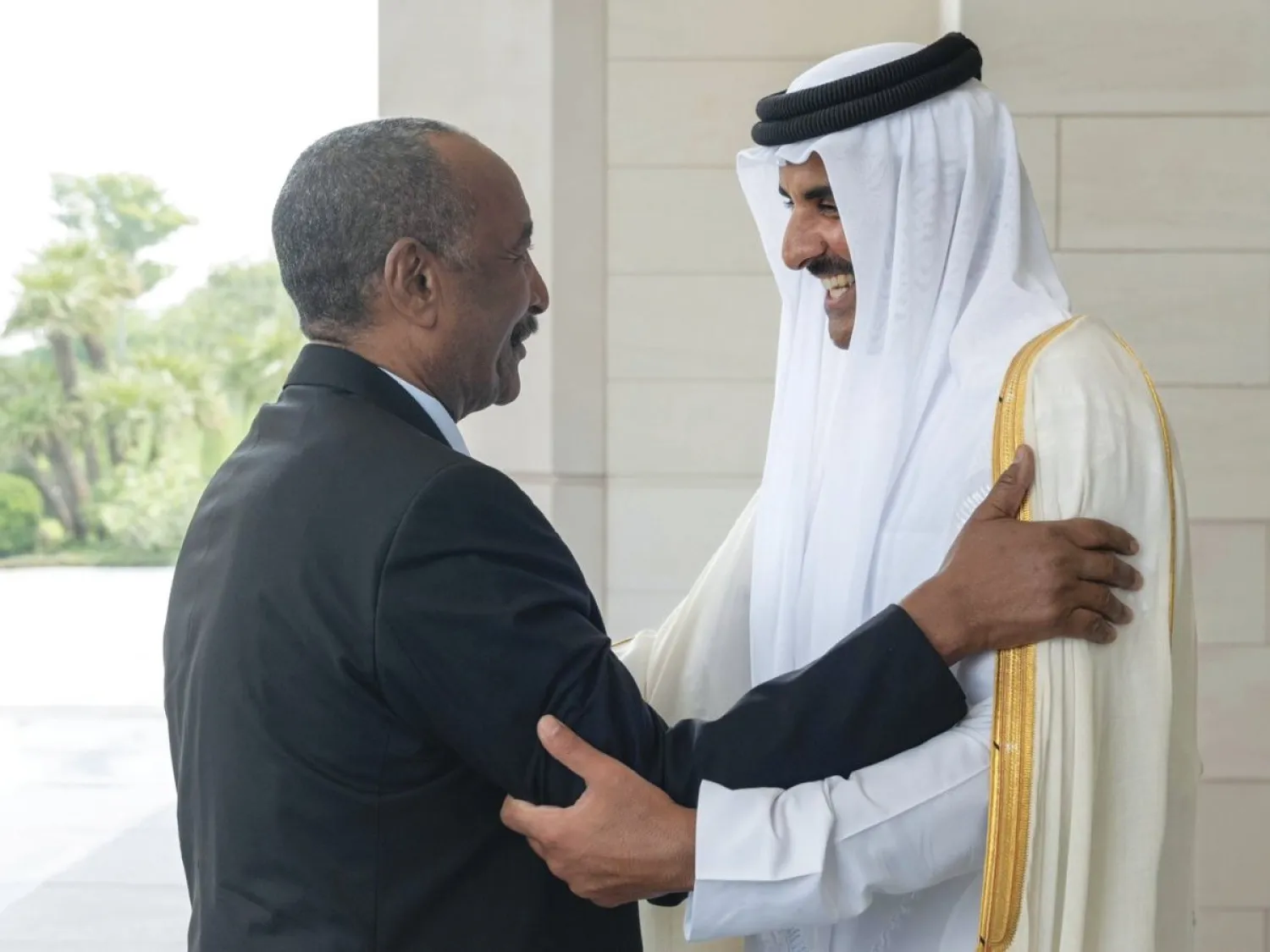 البرهان يبلغ قطر والسعودية والأردن وقوف السودان معهم ضد العدوان الإيراني