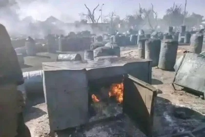 طائرة تستهدف مخازن وسوق الوقود في الضعين