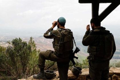 الجيش الإسرائيلي ينذر بأنه سيضرب مواقع لحزب الله في صور