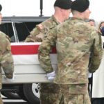 ترامب يستقبل جثامين جنود أميركيين قتلوا في العمليات ضد إيران