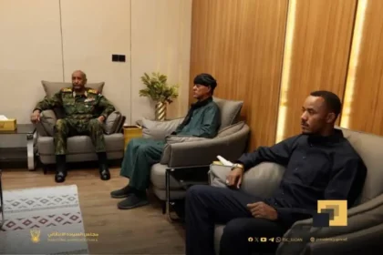 البرهان يبلغ موسى هلال موقف القوات المسلحة