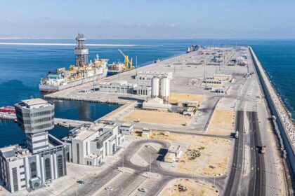 هجوم بطائرتين مسيّرتين على ميناء عُماني