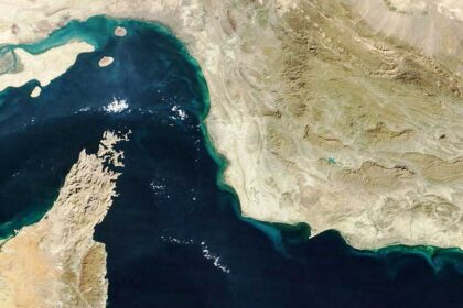 منذ بدء الحرب.. تفاصيل الهجمات على السفن في مضيق هرمز