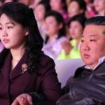 لحظة عائلية.. كيم جونغ-أون يرافق زوجته وابنته لحفل موسيقي