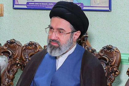 كيف علقت روسيا والصين على اختيار مرشد إيران الجديد؟