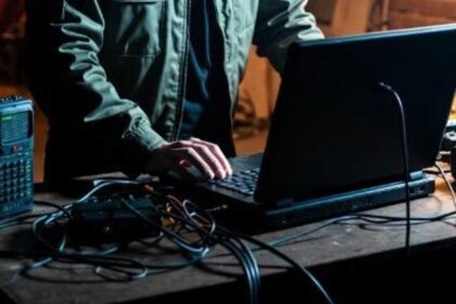 تقرير: واشنطن تعترض رسائل إيرانية مشفرة لتفعيل خلايا نائمة