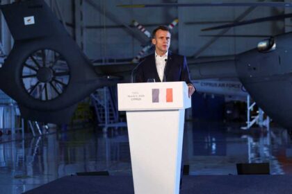 ماكرون: فرنسا ستنشر 12 سفينة حربية لتأمين الملاحة