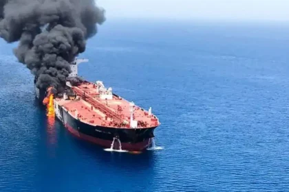 إيران تغرق ناقلة نفط في مضيق هرمز وتوقف 99% من نفط الإمارات