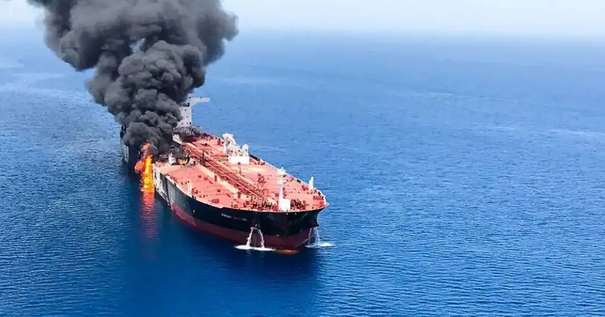 إيران تغرق ناقلة نفط في مضيق هرمز وتوقف 99% من نفط الإمارات