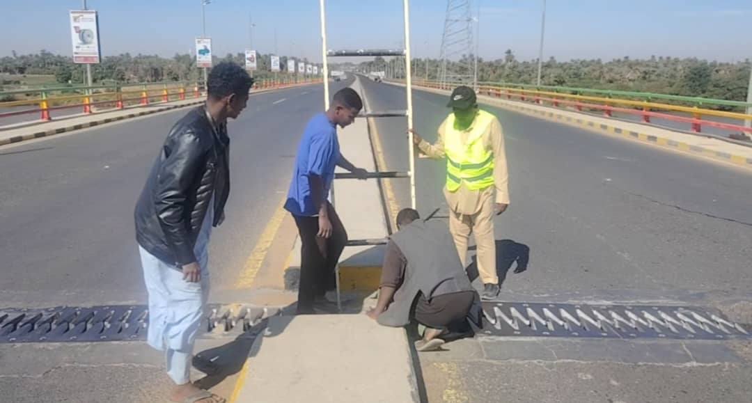 الهيئة القومية للطرق تشرع في صيانة كبري السليم دنقلا