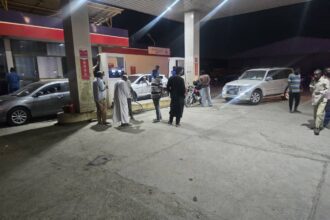 زيادات كبيرة في الوقود وفوضى في المحطات تدفع الأمن الاقتصادي للتدخل