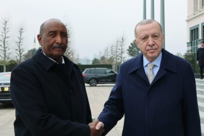 البرهان يبلغ أوردغان تفاصيل الهجوم الإثيوبي على كوستي