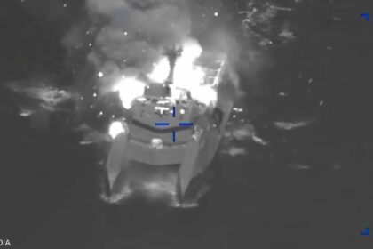"سنتكوم" تنشر صورا لاستهداف سفن حربية إيرانية