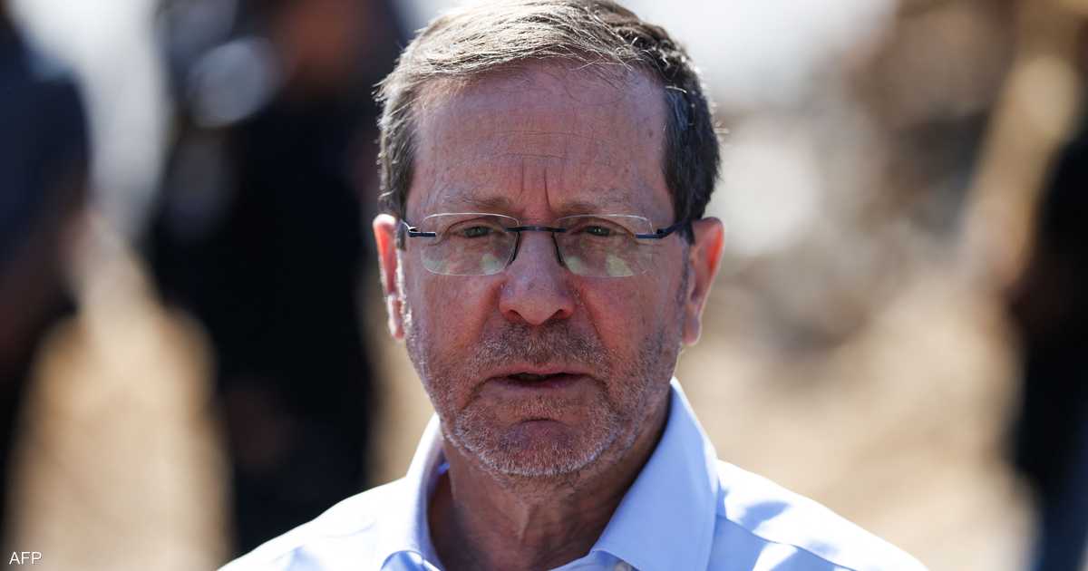 هرتسوغ يدافع عن ضرب مواقع النفط الإيرانية.. ماذا قال؟