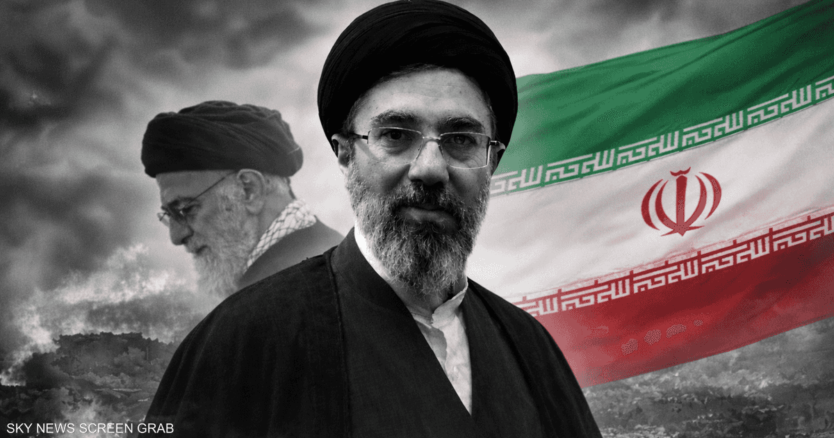 خوف من إعلانه كمرشد جديد.. 4 اختلافات لمجتبى عن والده