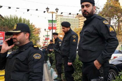 بعد رسالة نتنياهو.. الشرطة الإيرانية تهدد المتظاهرين