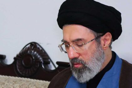 جدل إصابة مجتبى خامنئي.. معلومة كشفها نجل بزشكيان