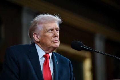 ترامب: إغراق 9 سفن إيرانية وتدمير مقرات القيادة البحرية