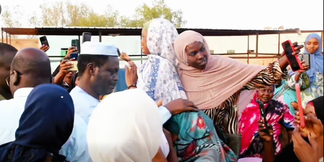 مناوي يكشف عن مشهد يثقل القلب ويؤلم الضمير