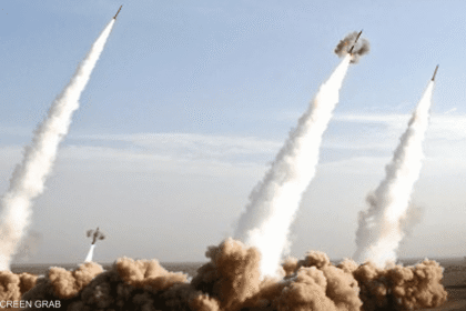 مقتل إسرائيلي وإصابة اثنين جراء سقوط مقذوفات وسط إسرائيل