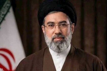 كدمة وكسر وجروح.. مصدر يكشف تفاصيل إصابة مجتبى خامنئي