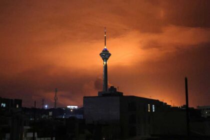 خاصحين عجزت عن الانتصار.. إيران تُراهن على الفوضى