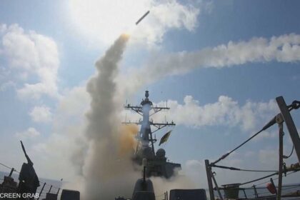 خاصإيران بين الدولة المنهارة.. وخيار "الميليشيا العابرة"