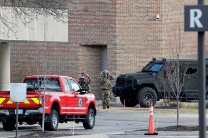 أميركا.. مقتل شخص اقتحم كنيسا يهوديا في ميشيغين بشاحنة