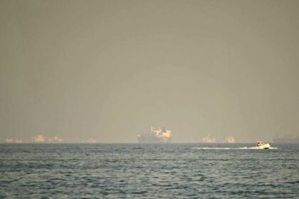 الولايات المتحدة مستعدة لمرافقة السفن عبر مضيق هرمز