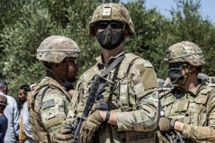 كيف يبدو سيناريو إرسال قوات خاصة لتأمين اليورانيوم في إيران؟