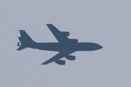 جماعة موالية لإيران تتبنى إسقاط طائرة عسكرية أميركية