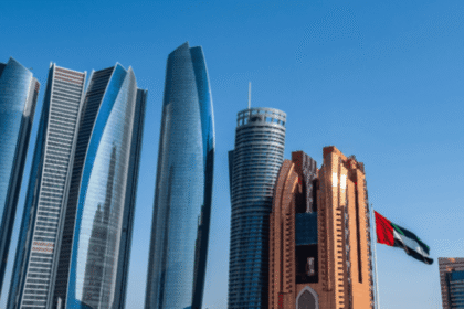 أبوظبي.. سقوط شظايا مسيّرة على واجهة مبنى في أبراج الاتحاد