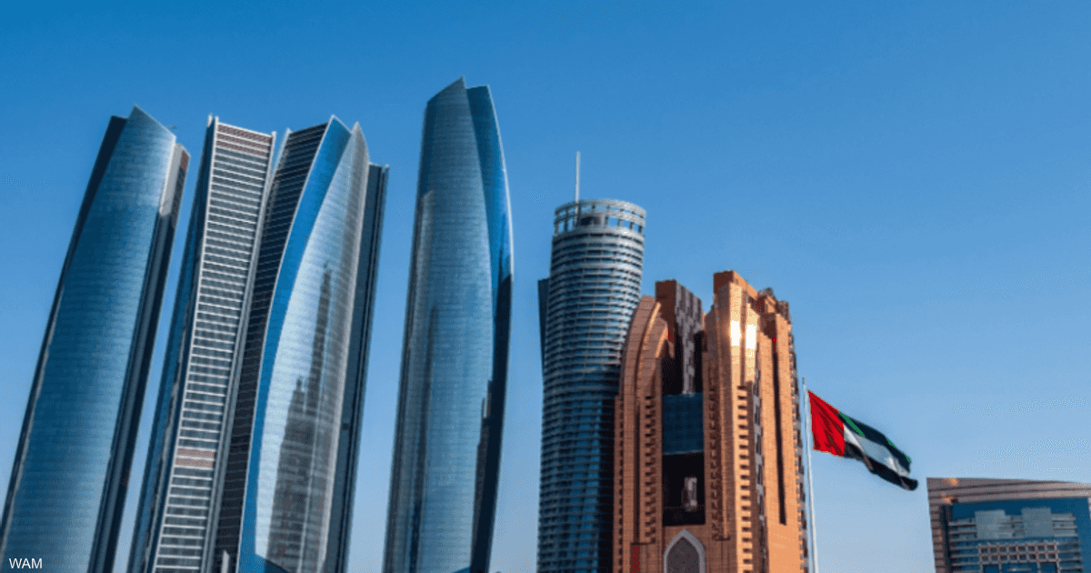 أبوظبي.. سقوط شظايا مسيّرة على واجهة مبنى في أبراج الاتحاد