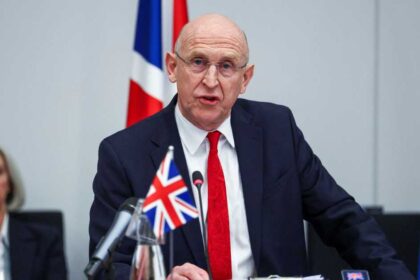 وزير بريطاني يلمح إلى تدخل روسي في استخدام إيران للمسيّرات