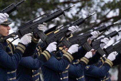 رئيس صربيا يحذر من "هجوم ثلاثي" منتظر.. حرب جديدة في أوروبا؟