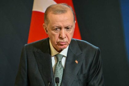 صاروخ إيراني ثالث بالأجواء التركية.. وأردغان يتوعد برد متزن