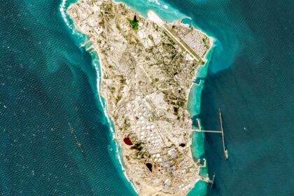 ترامب يعلن تدمير جميع الأهداف العسكرية بجزيرة خرج الإيرانية