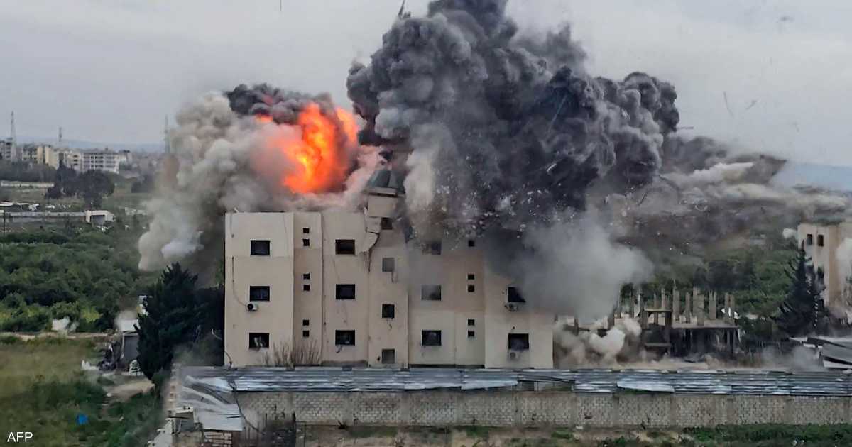 مقتل 12 من الطواقم الطبية بغارة إسرائيلية جنوب لبنان