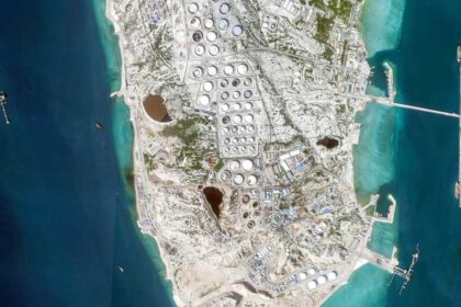 الجيش الأميركي: قصفنا أكثر من 90 هدفا في جزيرة خرج