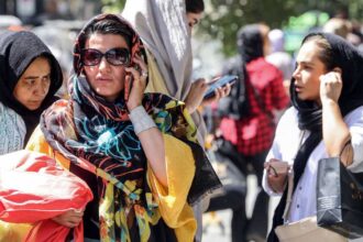 كيف يكسر الإيرانيون قيود النظام على الإنترنت؟