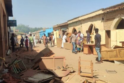 حريق في سوق الخشب بمدينة أم روابة يقضي على 7 متاجر