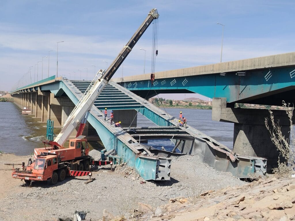 الشركة المنفذة لعقد تأهيل كبري الحلفايا تعتذر