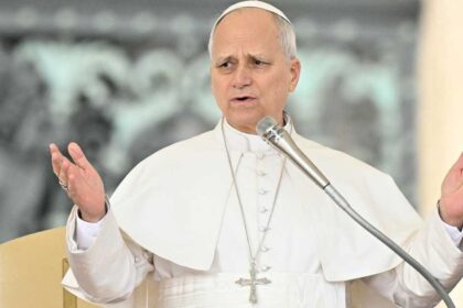 بابا الفاتيكان يطالب بوقف إطلاق النار في الشرق الأوسط