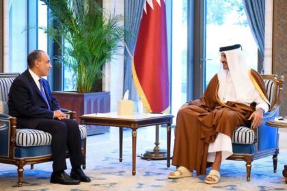 أمير قطر يلتقي وزير الخارجية المصري لبحث التطورات في المنطقة