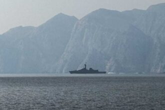 تحرك أميركي لتشكيل تحالف دولي لمرافقة السفن في مضيق هرمز