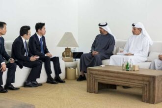 محمد بن زايد يستقبل مبعوث الرئيس الكوري